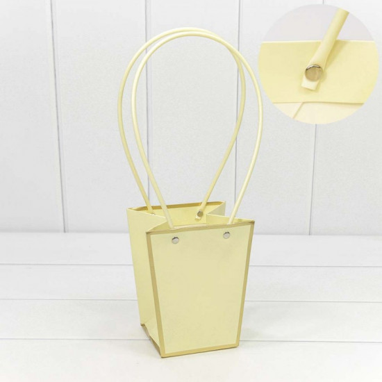 Пакет подарочный "Ваза для цветов" 15,5*13*9,5 с золотой рамкой Бежевый 1/10 1/150 Пакет подарочный "Ваза для цветов" 15,5*13*9,5 с золотой рамкой Бежевый 1/10 1/150