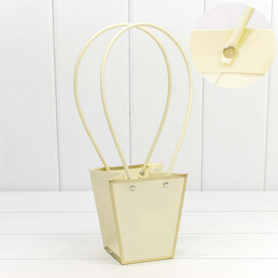 Пакет подарочный "Ваза для цветов" 12,5*12*8 с золотой рамкой Бежевый 1/10 1/200 Пакет подарочный "Ваза для цветов" 12,5*12*8 с золотой рамкой Бежевый 1/10 1/200